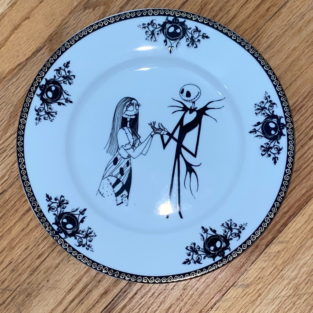 Disney Nightmare Before Christmas 8 Inch Plate. New